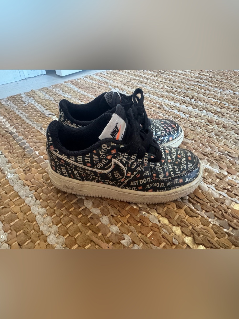Nike Kids Black 'Just Do It' Graphic Low-Top Sneakers